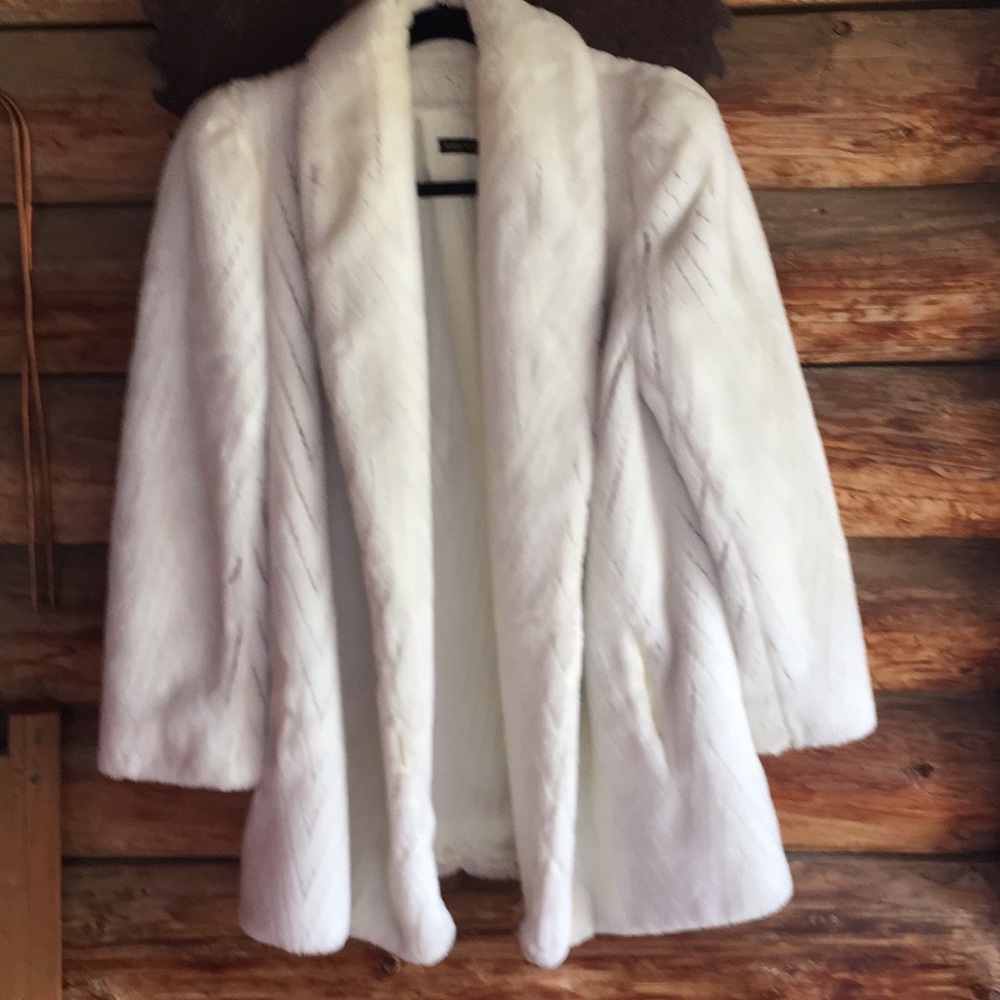 Style VI White fur short A-line jacket